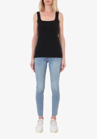 Tam Vest