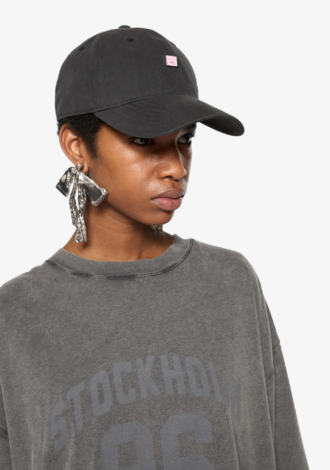 Face Stud Cap