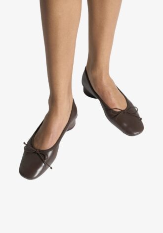 Onda Round-Toe Ballet Flats