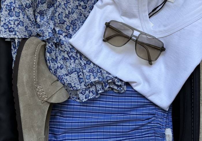 WHITE TEE